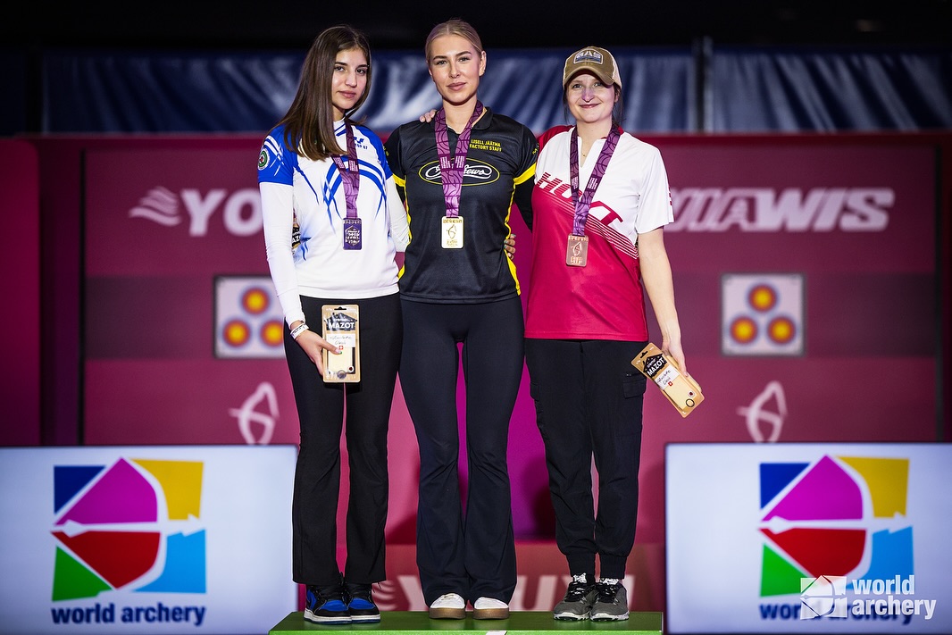 Lisell Jäätma võitis maailmakarika siselaskmise etapil kuldmedali, Reena Pärnat võitis pronksmedali